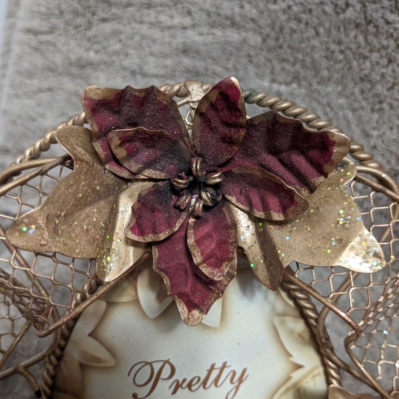 "Pretty as a picture" set of decorative picture frames - Picture 2 of 4